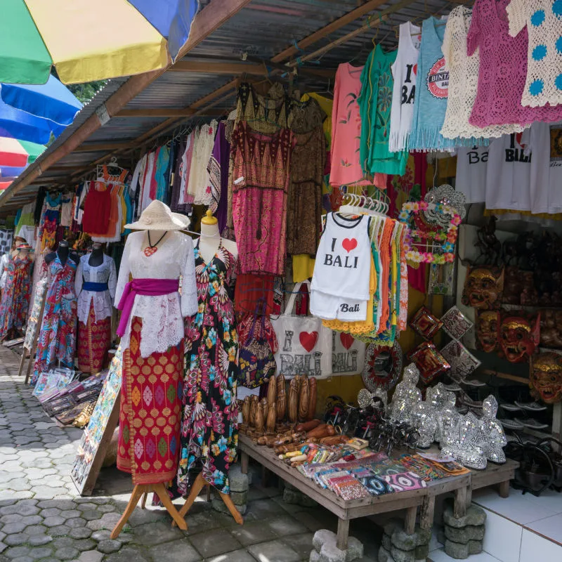 Gift-shop-for-tourists-in-Bali-at-market