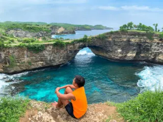 Tourist Falls 40m From Bali Cliffside While Trying To Get The Perfect Photo