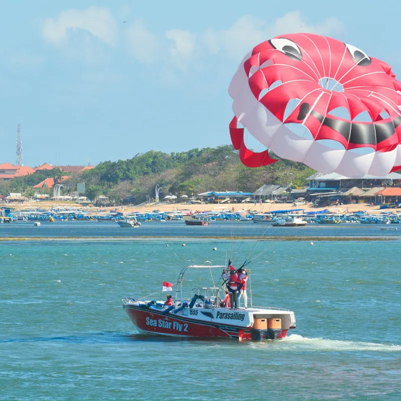 Parasailing-Boat-In-Bali-By-Tanjung-Benoa-Beach