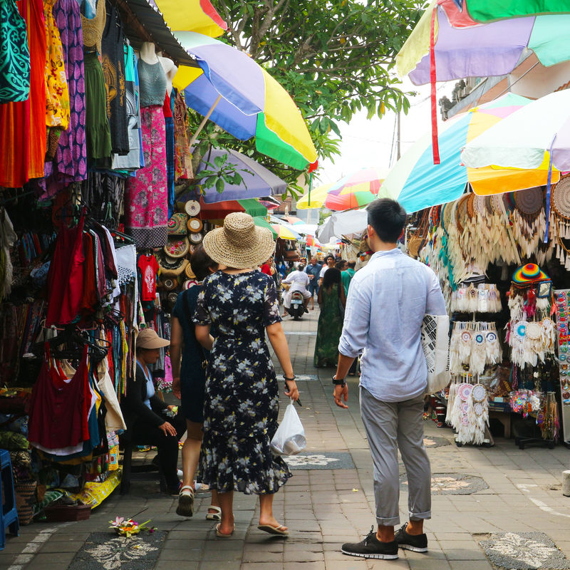 Travelers-Explore-Bali-Market