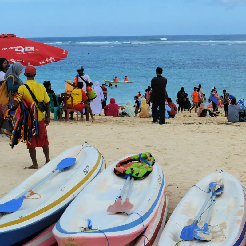 Domestic-Tourists-Enjoy-Pandawa-Beach-in-Bali