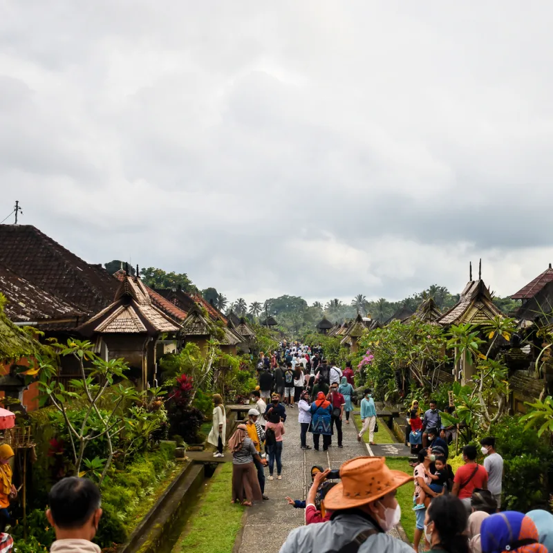 Desa Wisata Penglipuran, Bali, Ramai Dikunjungi Wisatawan