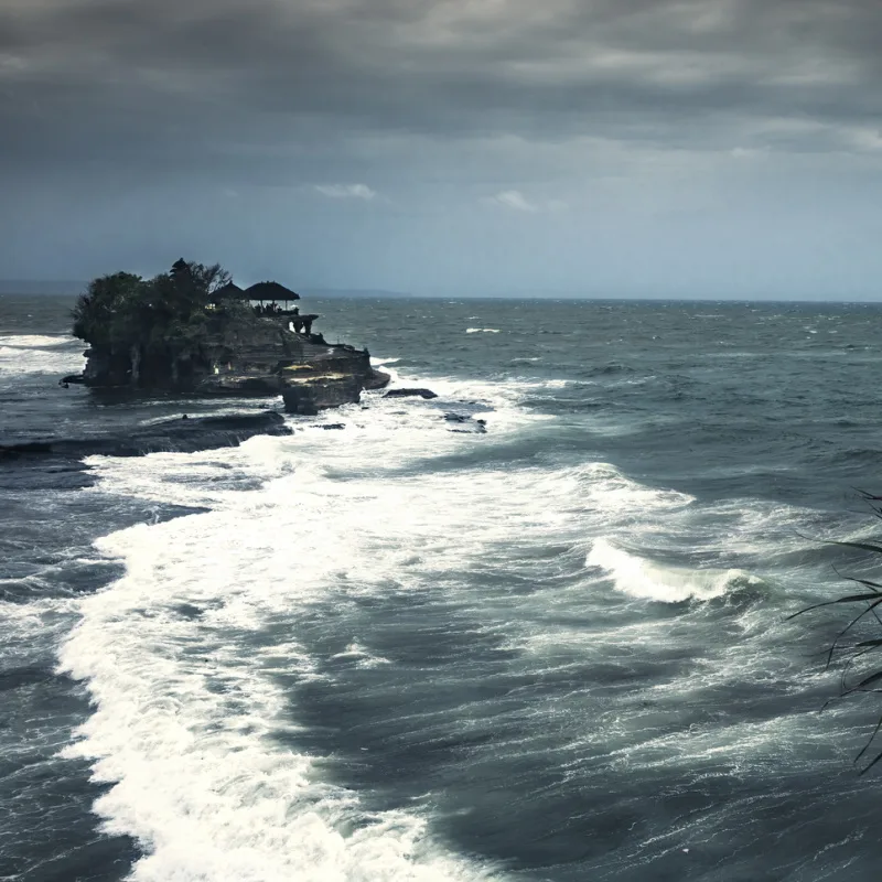 Storms-Over-Tanah-Lot-Temple-In-Bali-With-Rain-And-HIgh-Waves