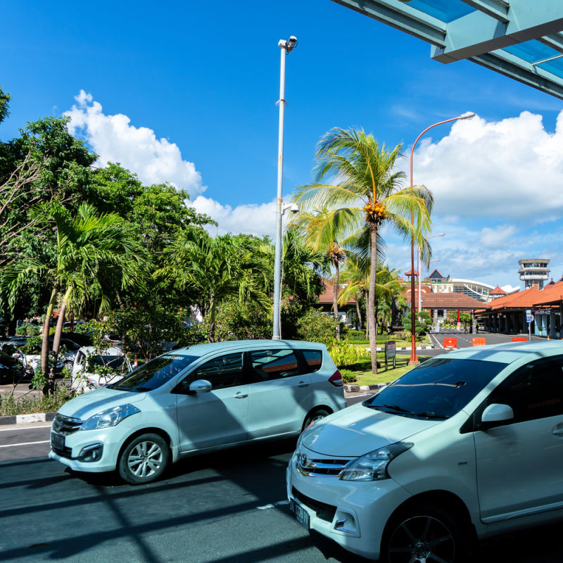 Taxi-Private-Hire-Driver-Cars-outside-Bali-Airport