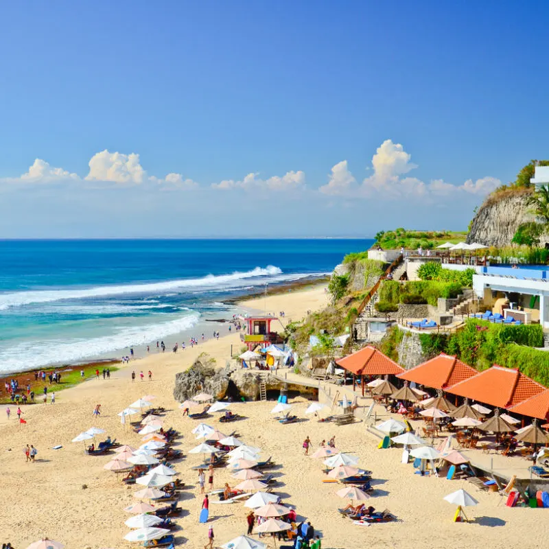 Dreamland-Beach-in-Bali-Busy-With-Tourists
