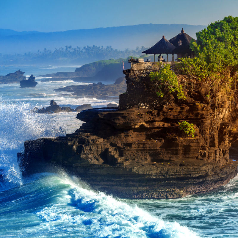 High-Waves-At-Tanah-Lot-in-Bali
