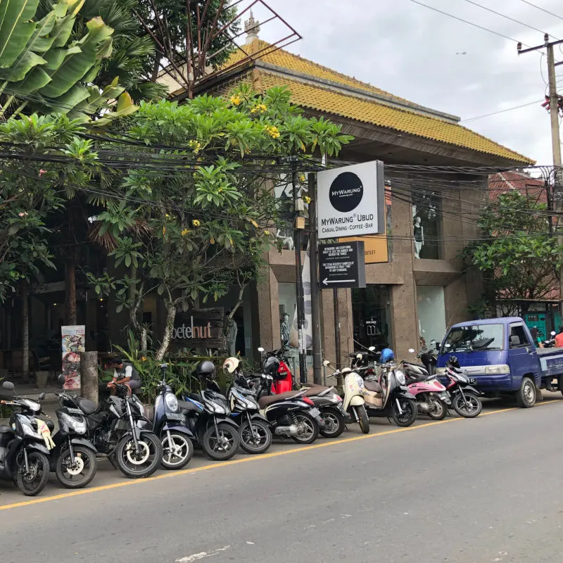 Jalan-Raya-Ubud-Highstreet-Ubud-Rental-Moped-Parked-On-Bali-Street