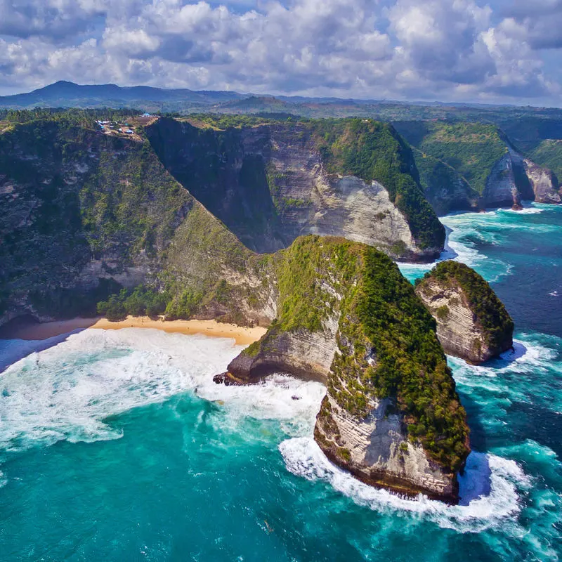 View-Of-Kelingking-Beach-in-Nusa-Pendia