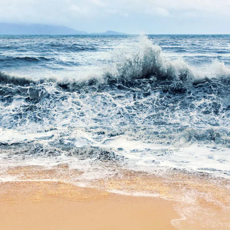 High-Waves-on-Sandy-Beach