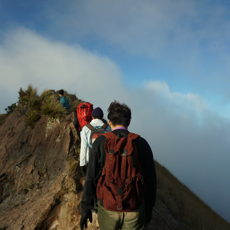 Hikers-Walk-Up-Mount-Agung
