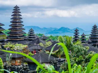 Bali Professor Explains How Tourists Should Dress And Behave At Temples