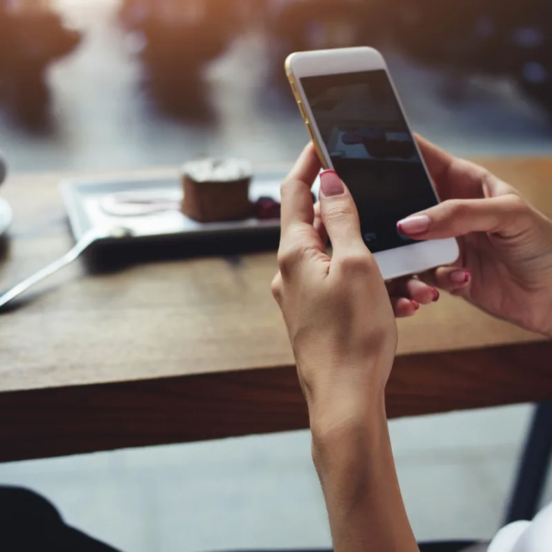 Hand-Social-Media-Phone