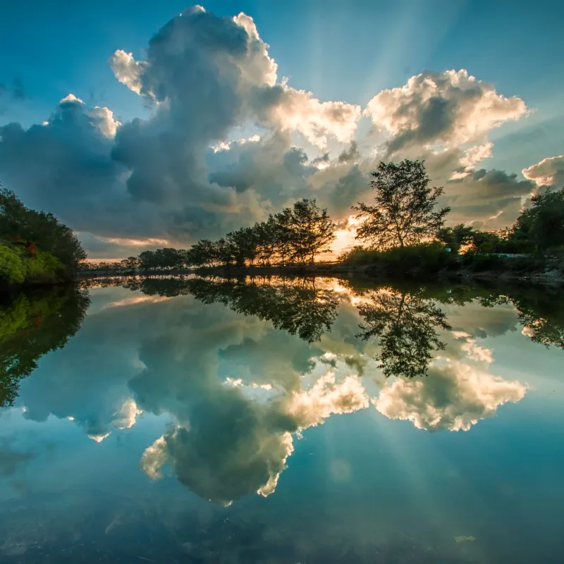 Sunrise di Pulau Serangan di Bali.jpg