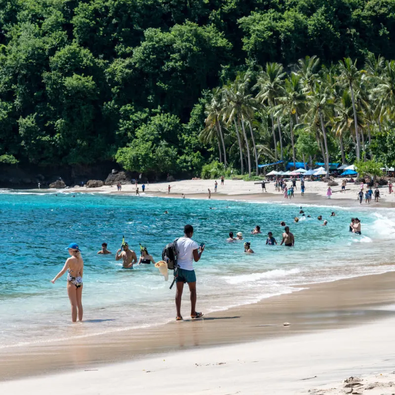 Tourists-in-Crystal-Bay-Beach-Nusa-Penida-Bali