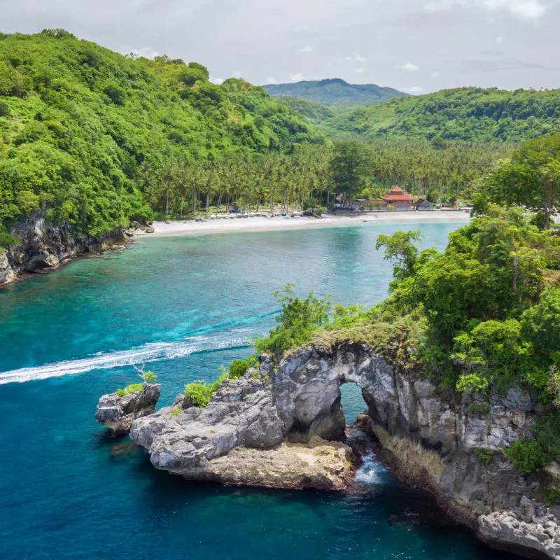 Crystal-Bay-in-Nusa-Penida