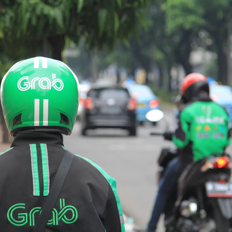 Grab-And-GoJek-Moped-Drivers