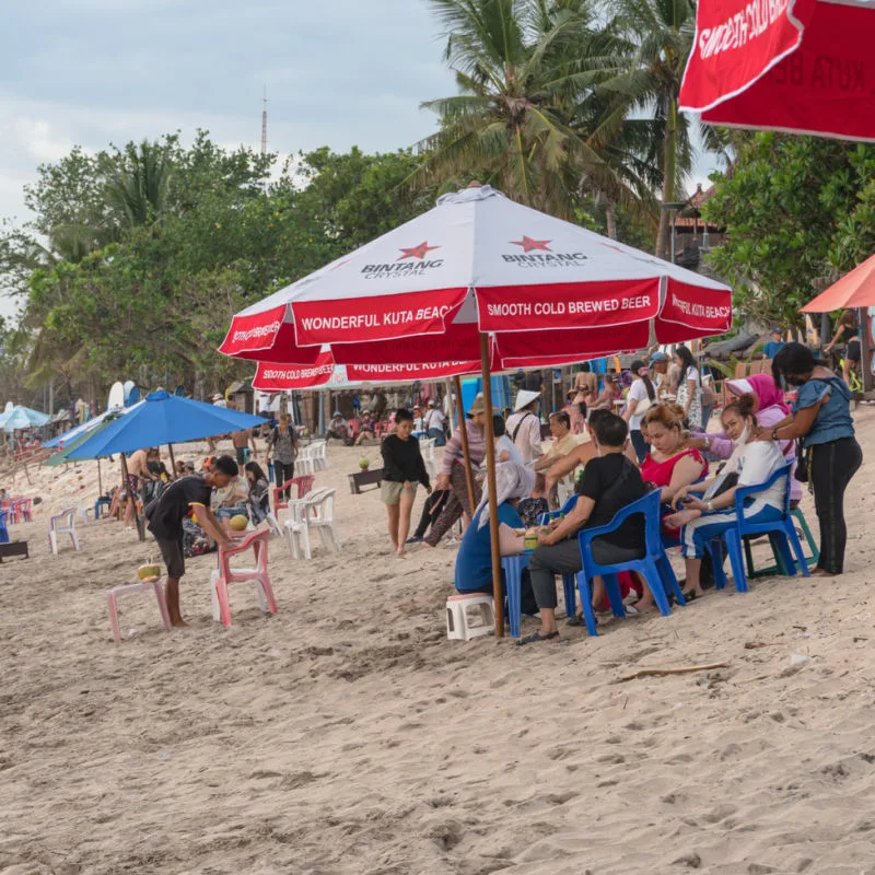 Kuta-plaża-zajęta przez turystów