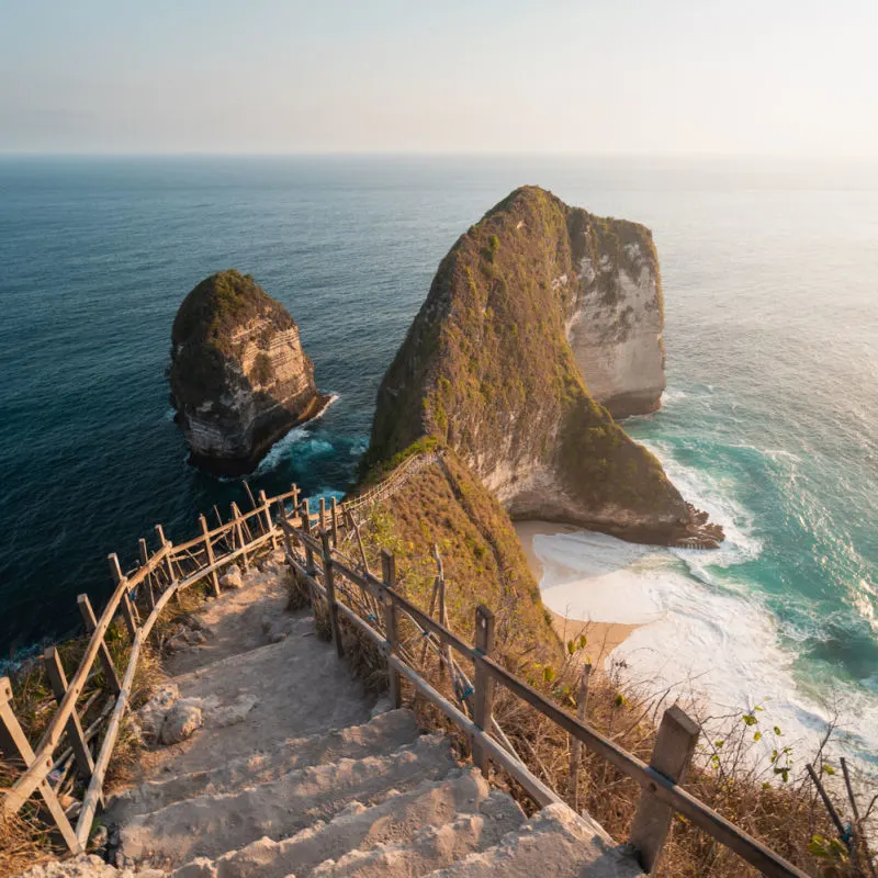 Walkway-to-Kelingking-Beach-in-Bali-Nusa-Penida