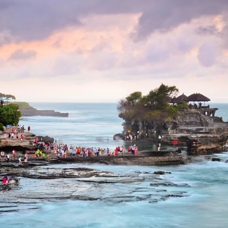 Busy tourists at Tanah-Lot-Temple