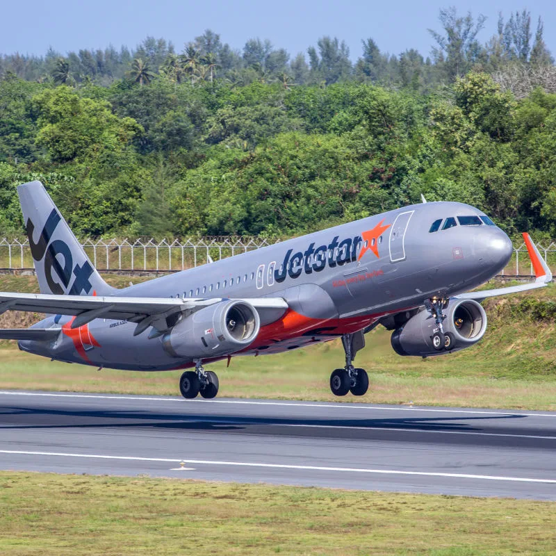 Jetstar-Plane-Takes-Off