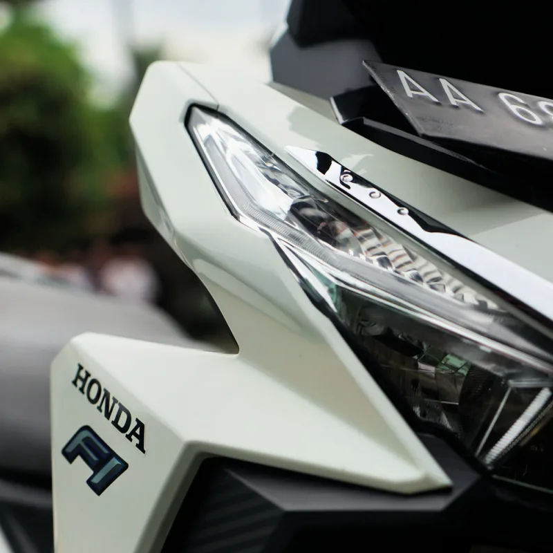 Close Up of White Honda VArio.jpg