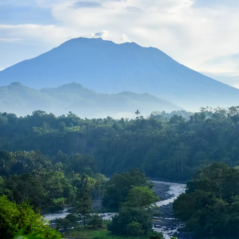 Mount-Agung-Hills-en-Jungle-Bali-Karangasem