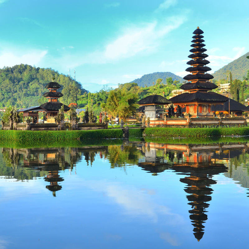 Pura Ulun Beratan Temple Bali.jpg