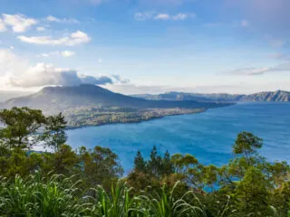 Huge Efforts Underway To Clean Up Bali Tourist’s Favorite Lake