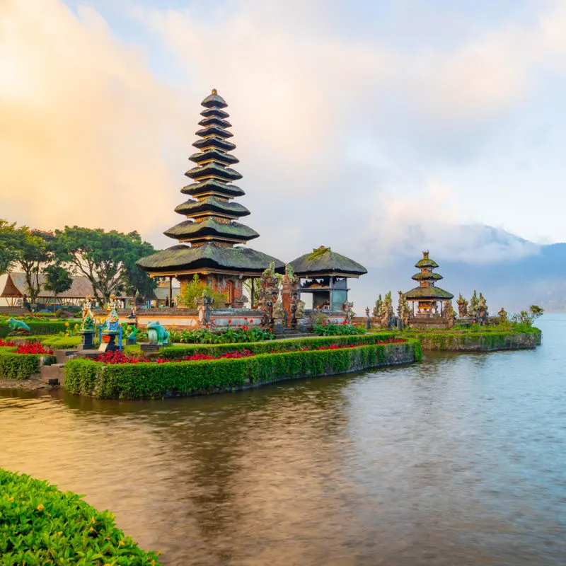 Pura-Ulun-Danu-Bratan-in-Bali
