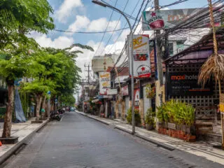 Reports Emerge Of Tourists Shoplifting And Street Begging In Bali