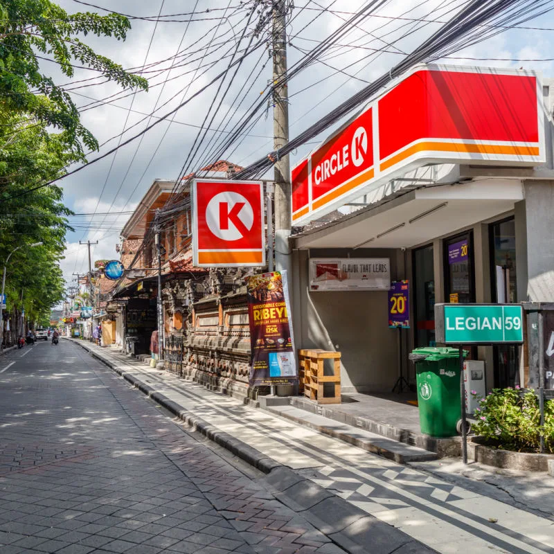 Tourist-Street-in-Legain-Bali