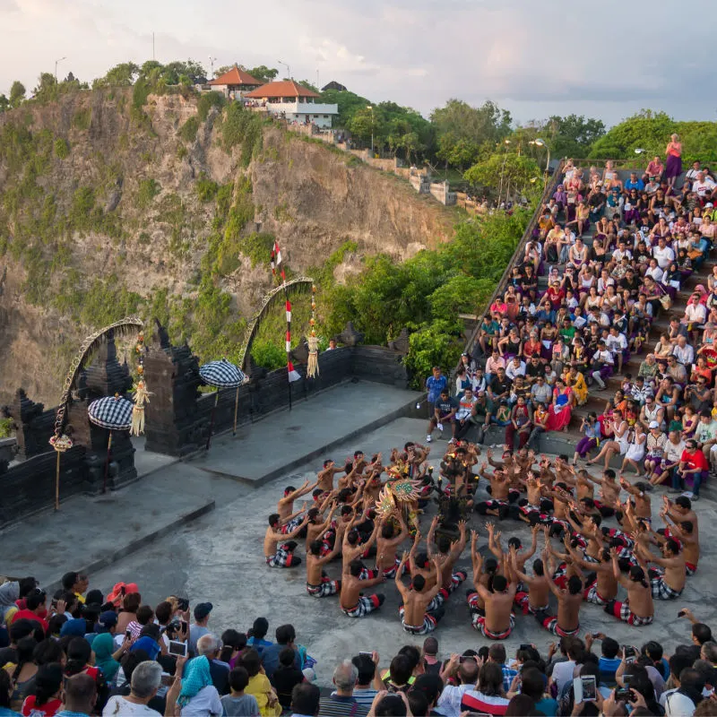 Tourists-at-Kecak-in-Uluwatu