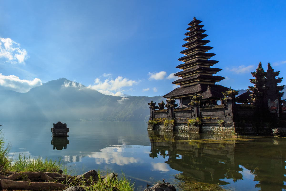 Segara Ulun Danu Temple on the banks of Bali's Lake batur in Kintamani.jpg