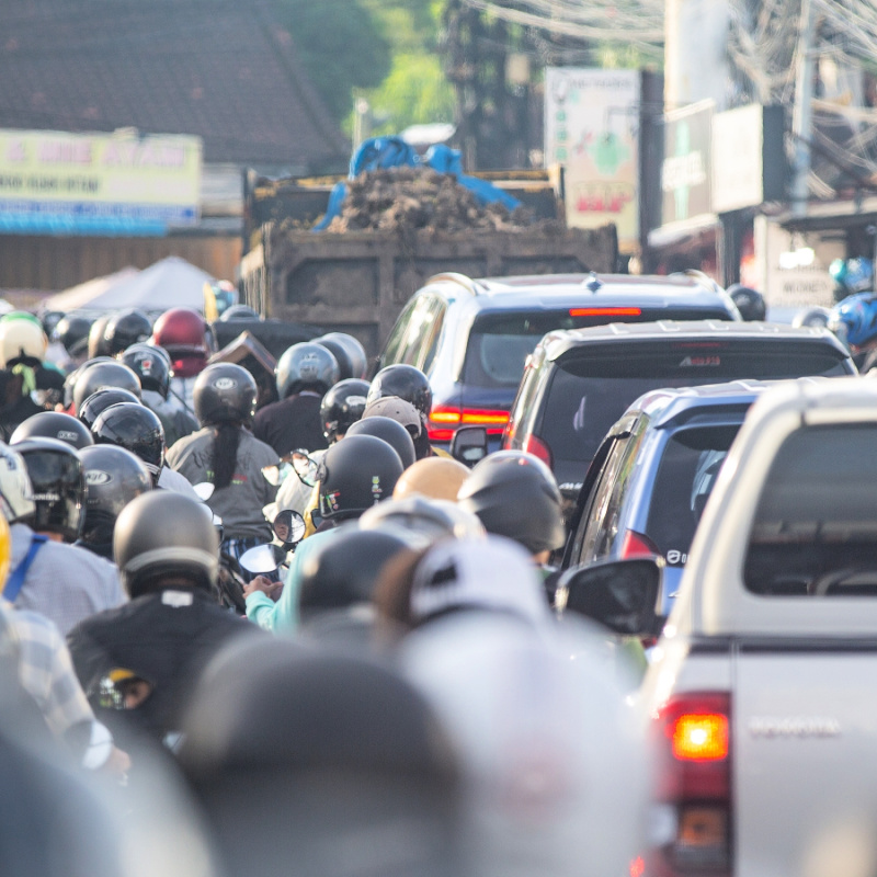 Traffic-jam-in-Bali-in-Canggu-in-the-daytime-moped-and-cars-on-road