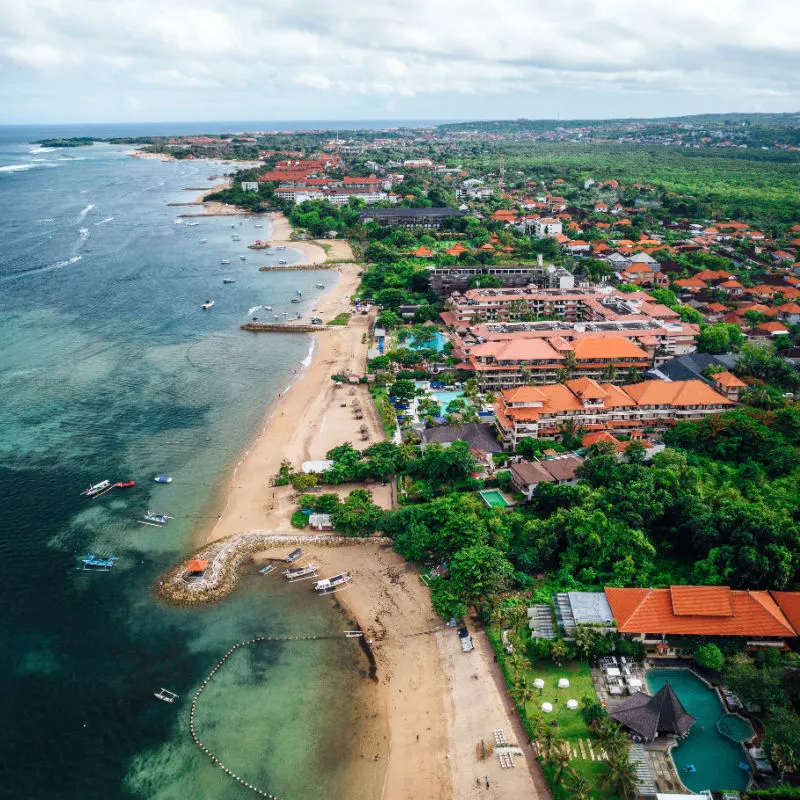 Widok z lotu ptaka na plażę Sanur na Bali
