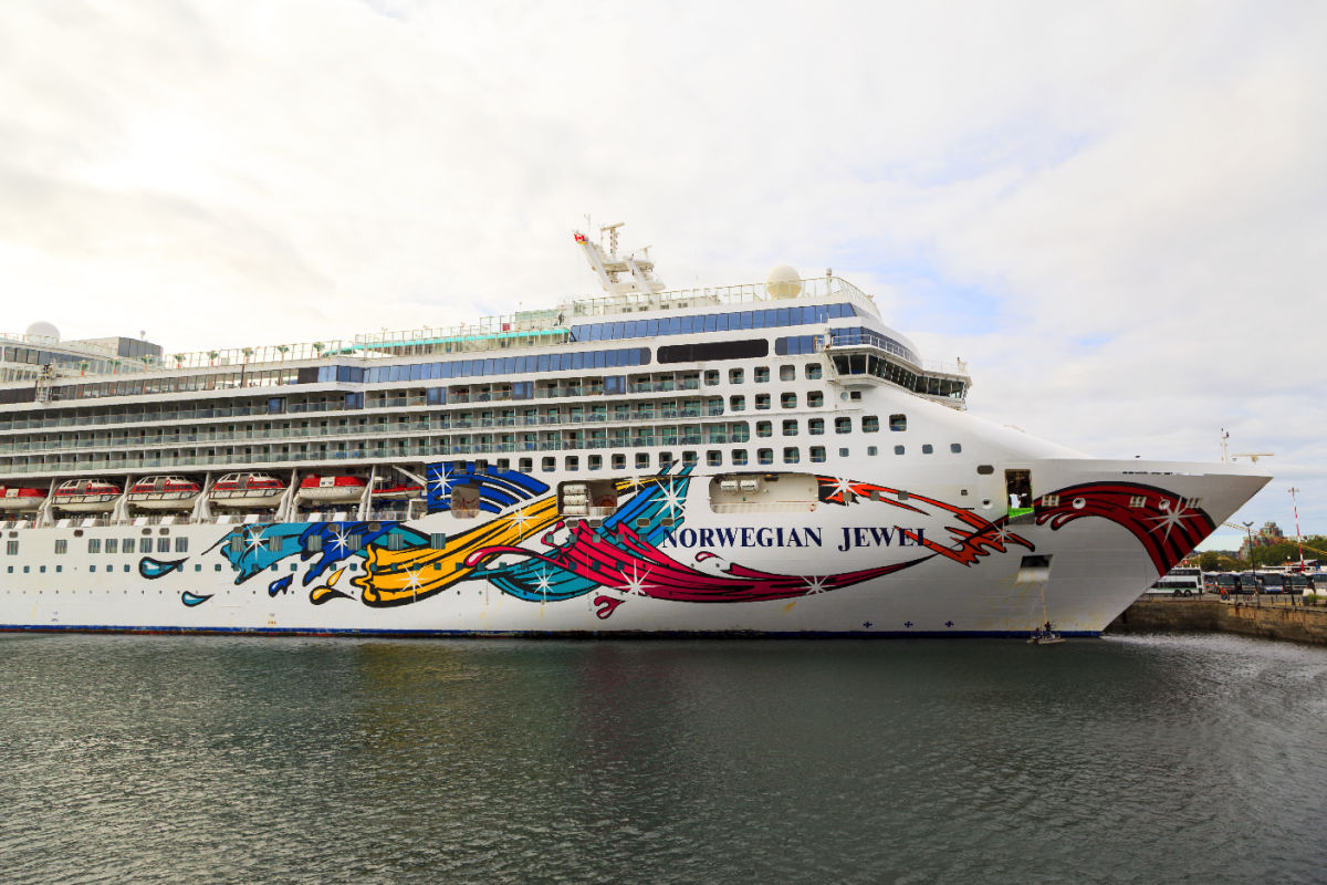 Cruise Ship Norwegian Jewel at Harbor.jpg