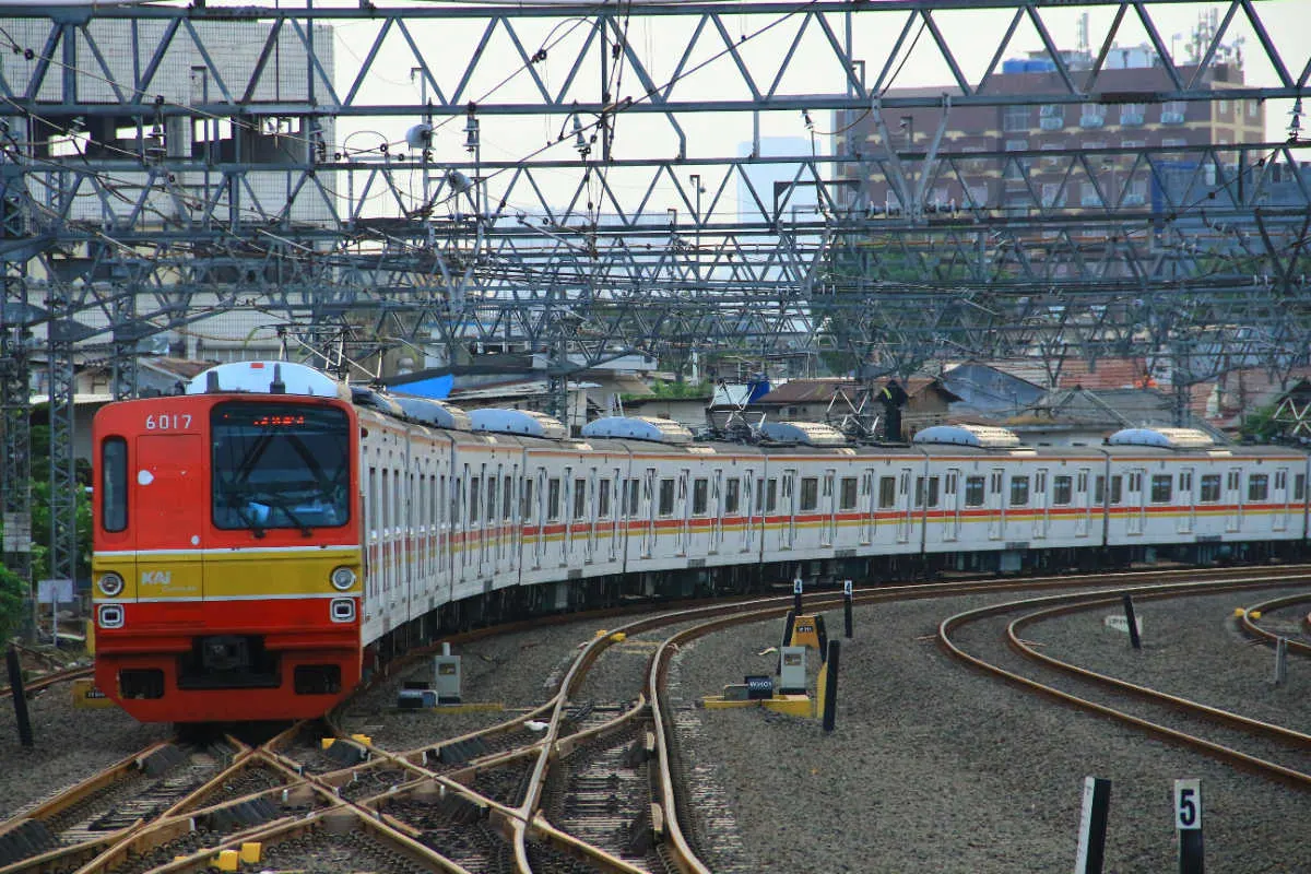 Metro Train on tracks in Jakarta.jpg