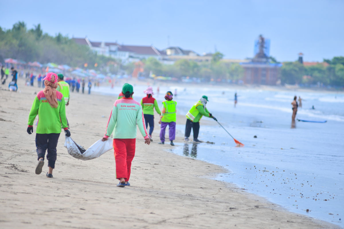 Clean Up Workes Collect Trash on Legian Kuta Seminyak Beach.jpg