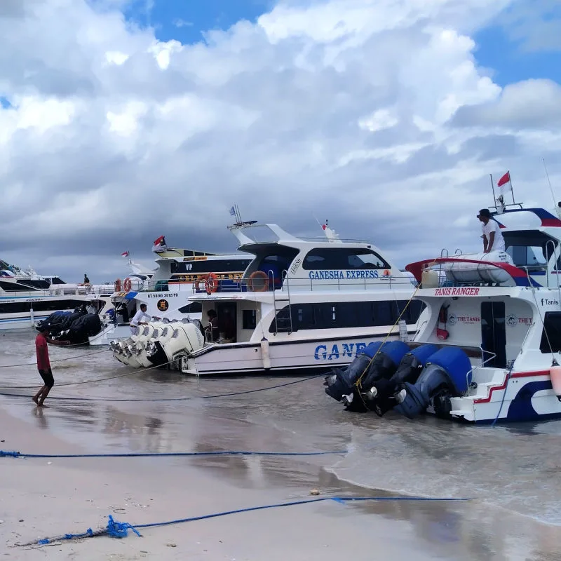 Fast-Boats-in-Nusa-Penida-Bali