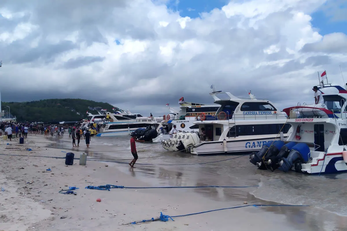 Fast Boats in Nusa Penida Bali.jpg