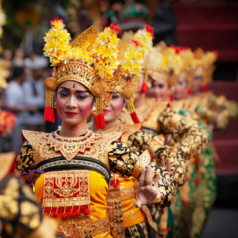 Traditonal-Balinese-Dancers-Line-Up-for-Parade