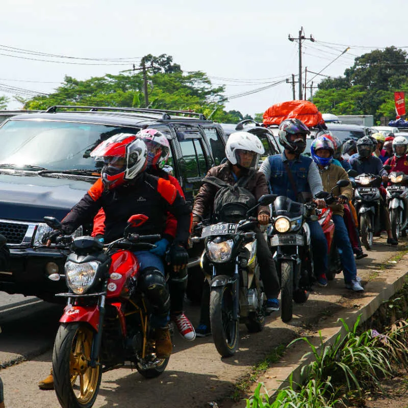 Traffic-queue-with-cars-and-motorcyles-in-Indonesia