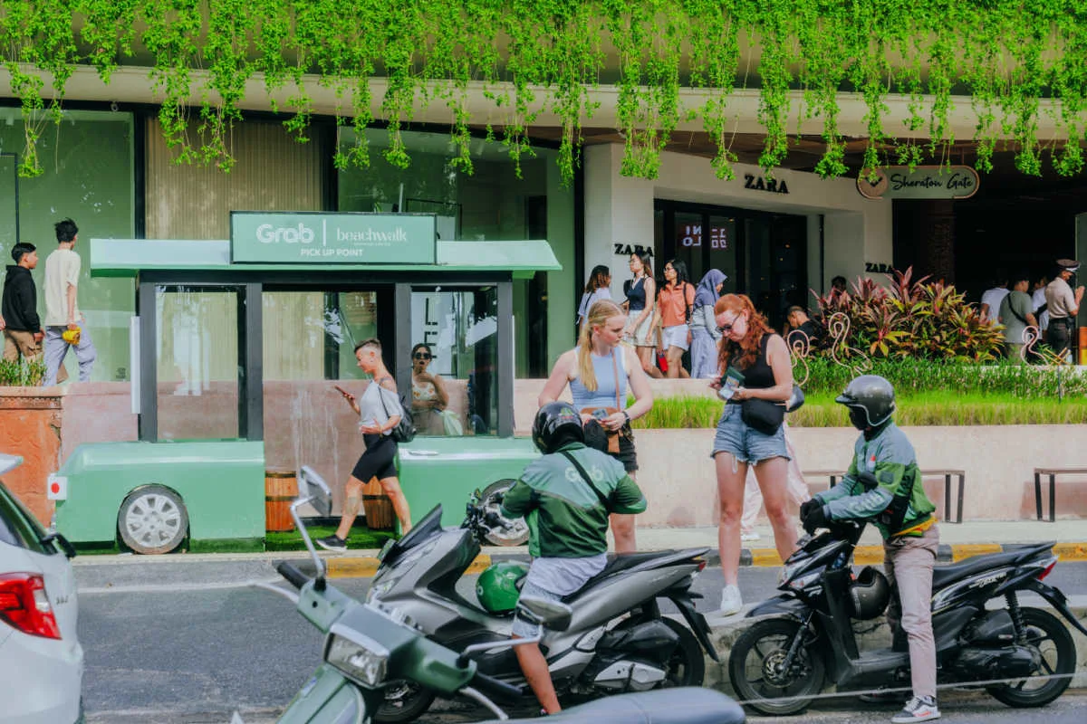 Tourists stand Outside Kuta Mall On Road.jpg