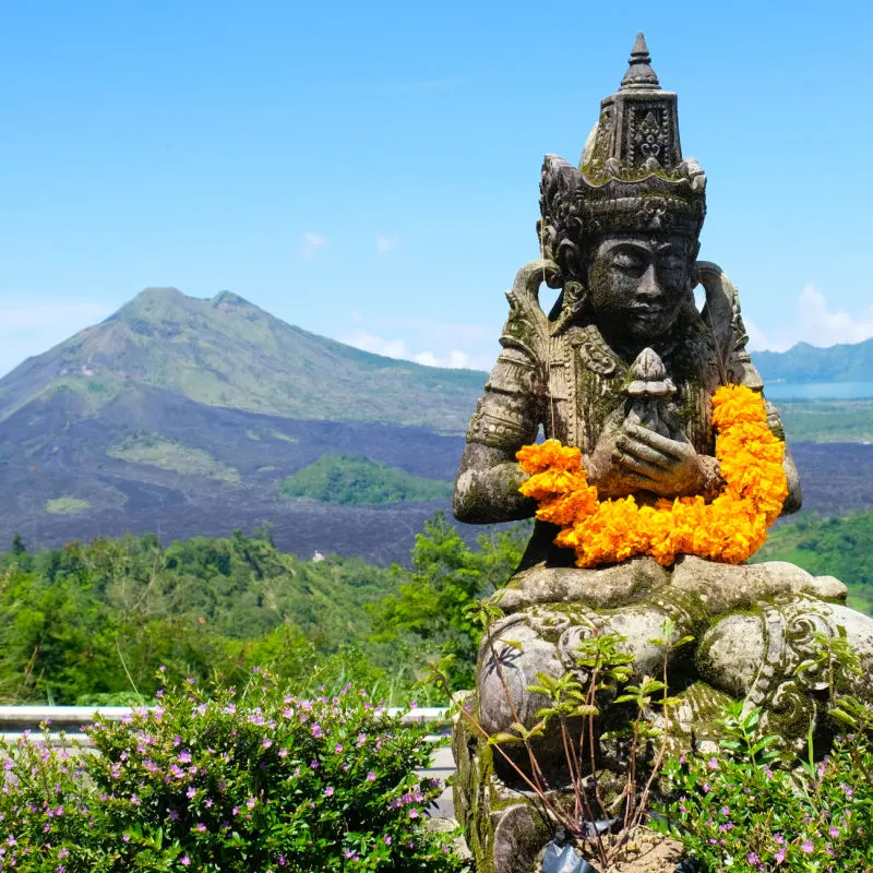 Bangli-Regency-Overlooking-Mount-Batur-Shrine-Shiva-Statue