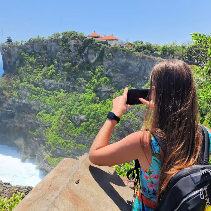 Tourist-Takes-Photo-Over-Cliff-at-Uluwatu-Bali