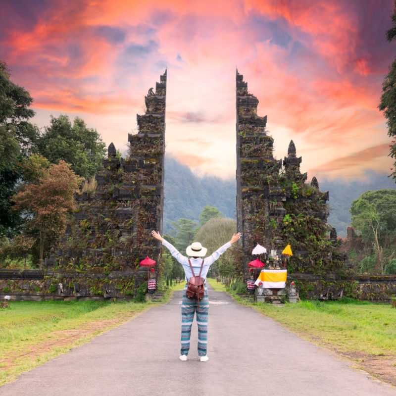 Woman-Stand-in-front-of-Handara-Gate-in-Bali