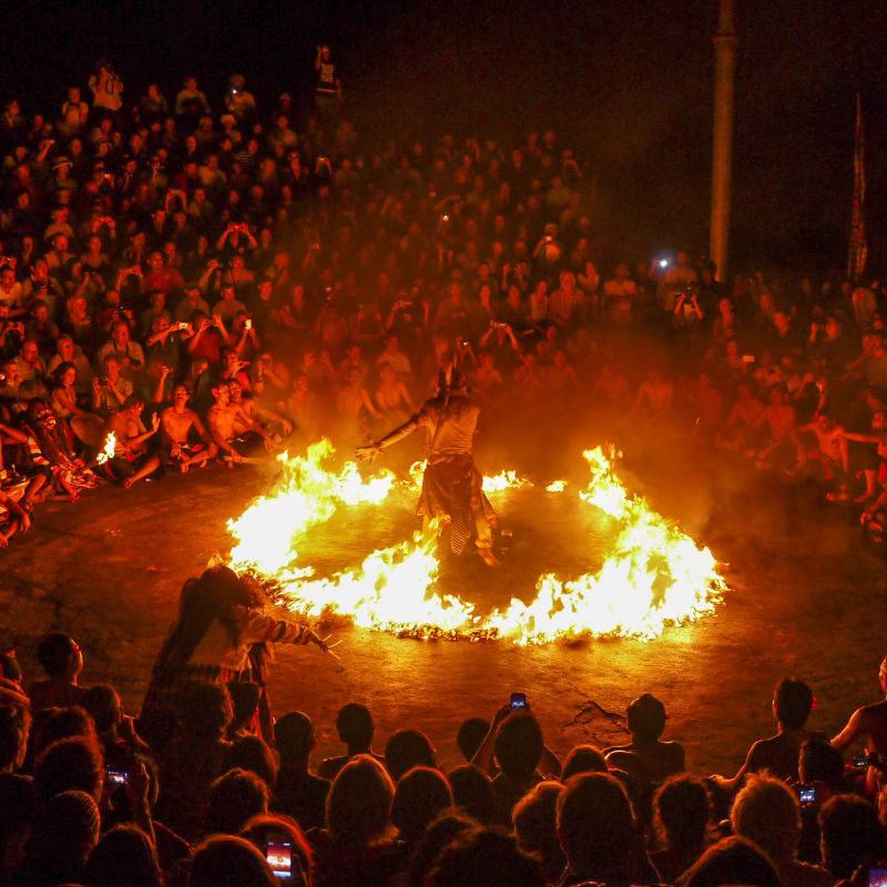 Kecak-dance-fire-at-night-Uluwatu