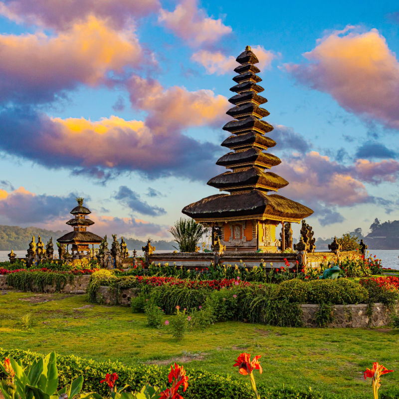 Pura-Ulun-Danu-Beratan-in-Bali