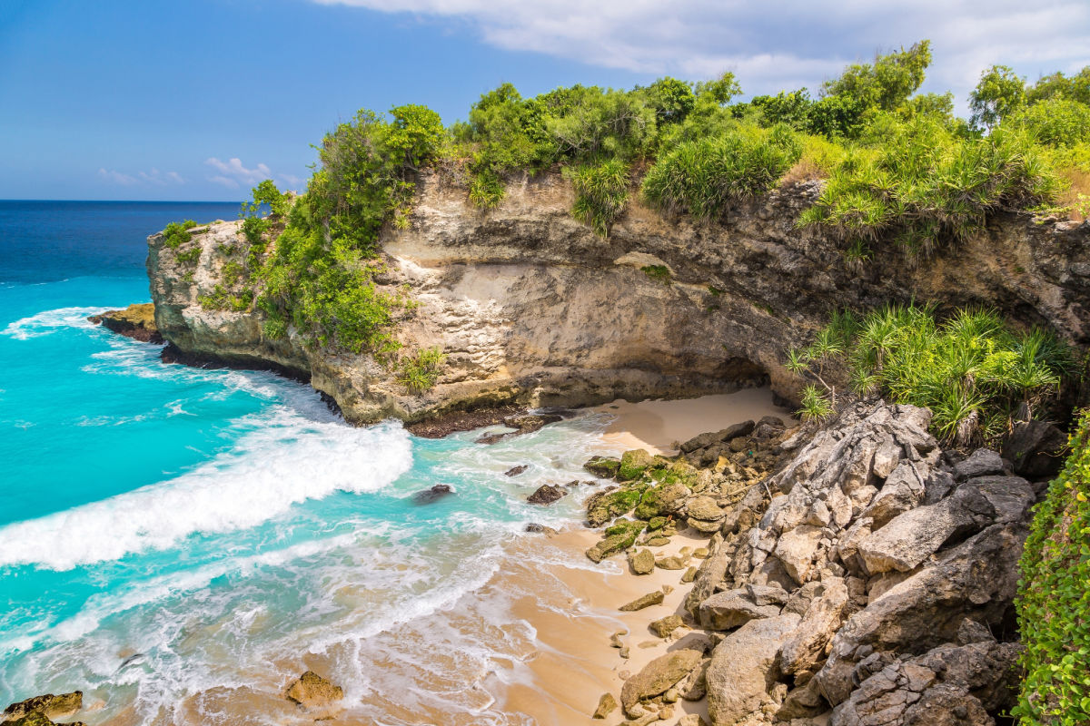 Tourist Must Make Bali’s Most Dreamy Island Retreat More Than A Day Trip 