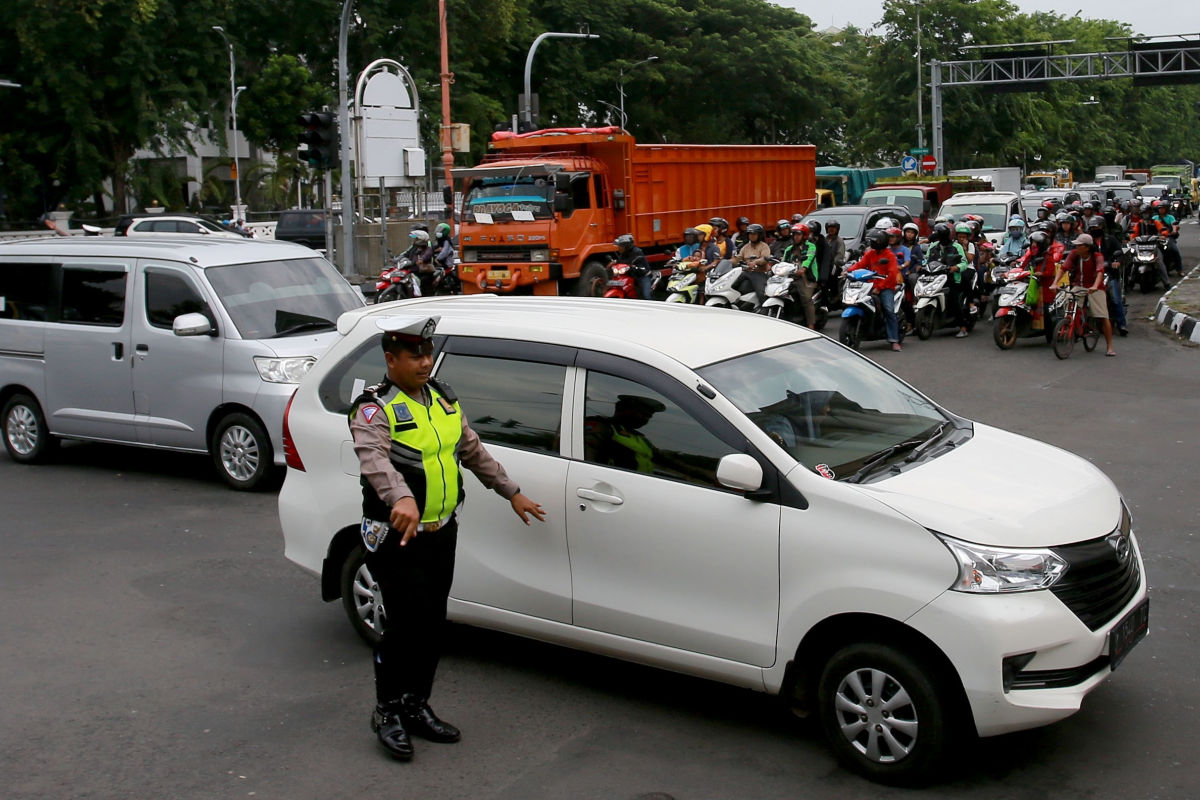 Traffic in Bali At Junction.jpg